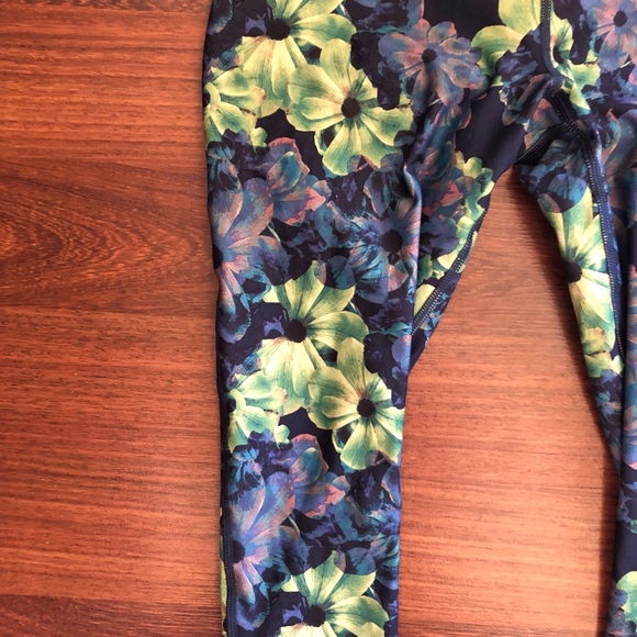 Fabletics Crops - Picture 3 of 3